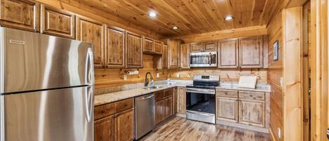 ثلاجة، ميكروويف، فرن، موقد طهي مسطح