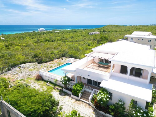 Perfect 4-bedroom house with AC in soothing Anguilla getaway