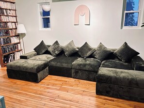 Een smart-tv, videogames, een dvd-speler en boeken