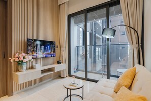 Business Suite, 1 Bedroom, Club Lounge Access, City View | View from room