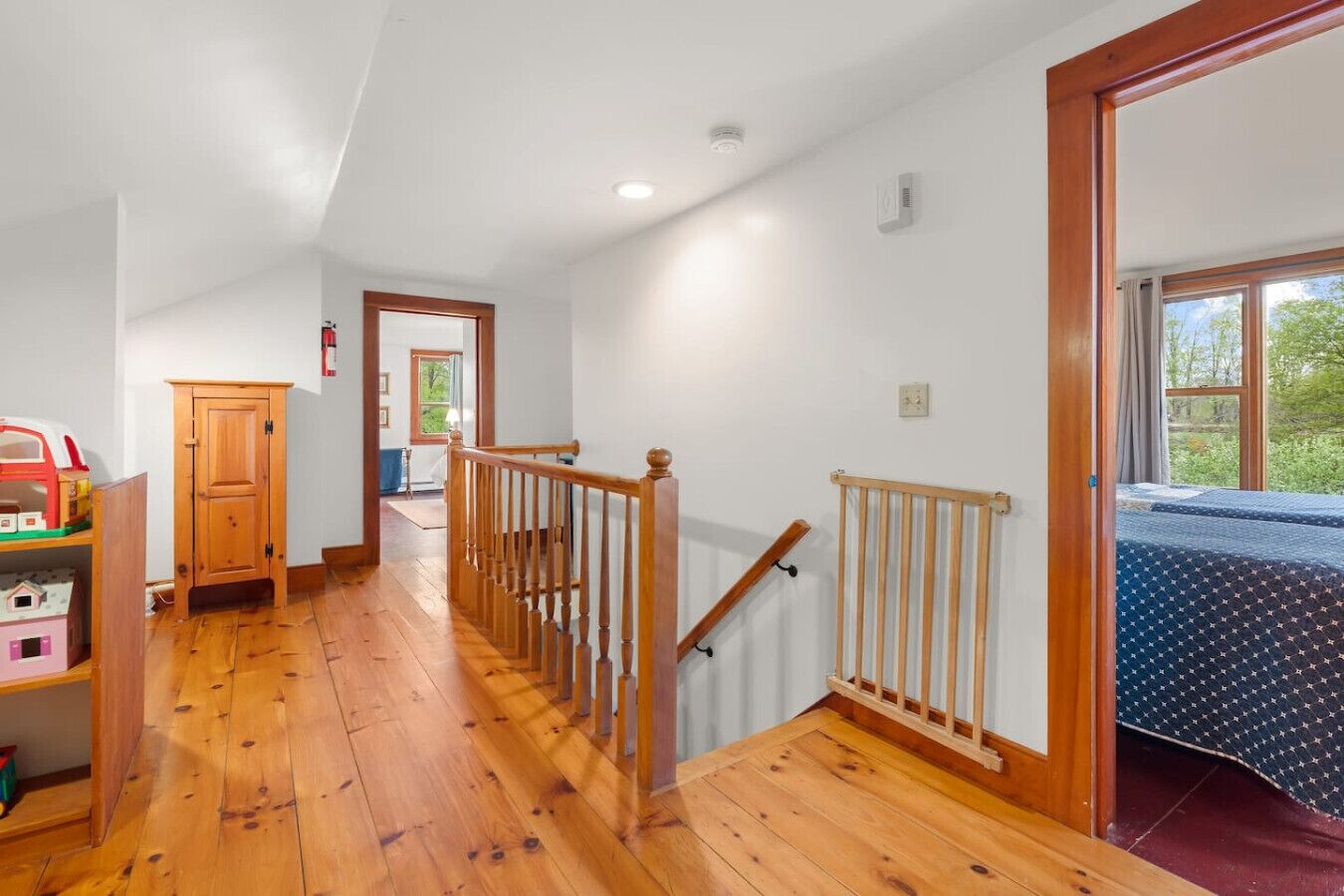 2 bedrooms, desk, iron/ironing board, travel cot