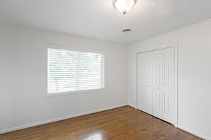 Interior -  Upscale Living Beautiful 4/3  Mid/Long term rental in best of West Knoxville!! (Knoxville)