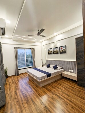 3 bedrooms, iron/ironing board, WiFi