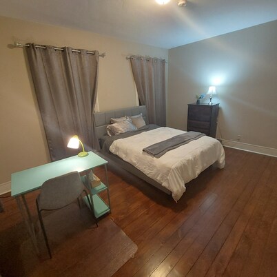 2-bedroom house - bring the pets!