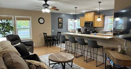 Custer Cottage / Fenced Yard