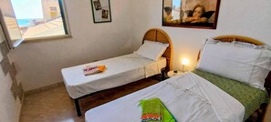 2 makuuhuonetta, silitysrauta/-lauta, ilmainen Wi-Fi, vuodevaatteet