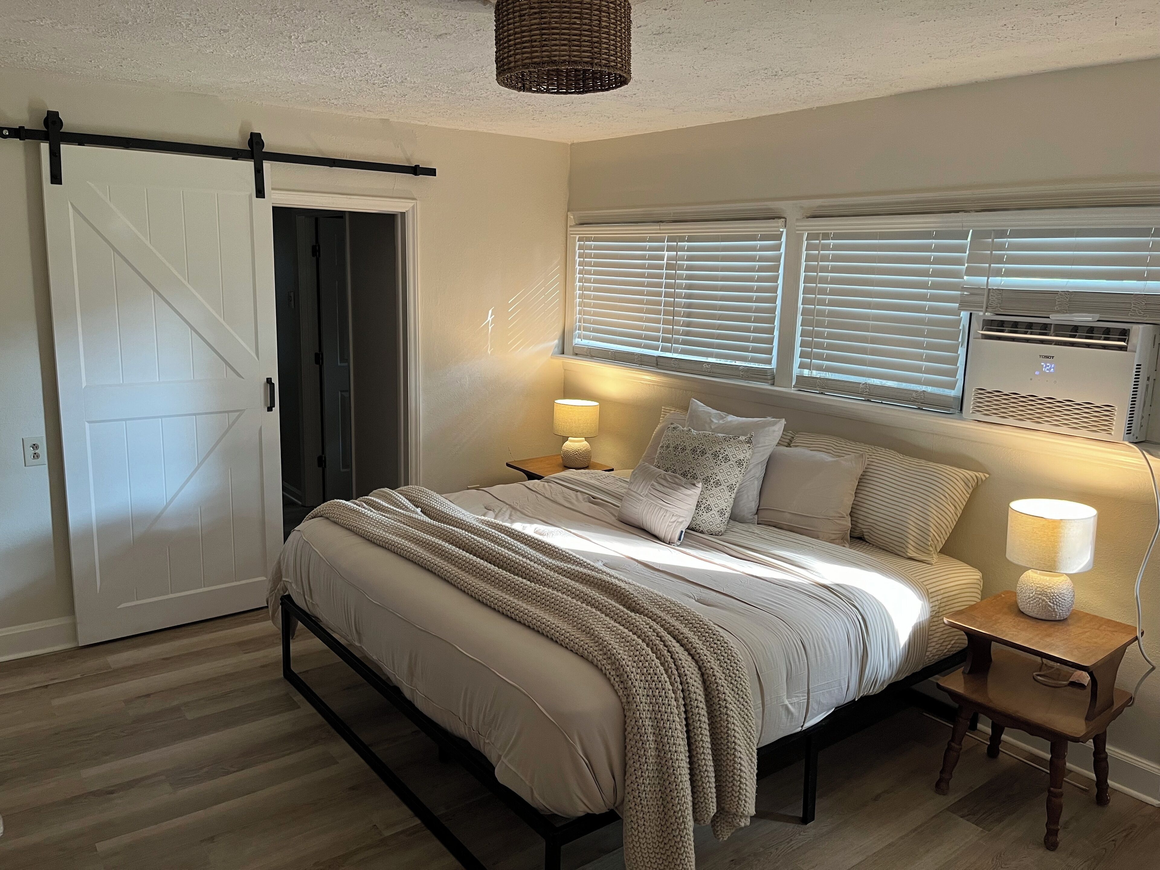 5 bedrooms, free WiFi, bed sheets