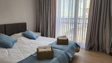 4 bedrooms, desk, iron/ironing board, free WiFi