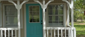 The Beulah Jane is a peaceful cabin on working farm in Glen Rose.