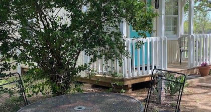 The Beulah Jane is a peaceful cabin on working farm in Glen Rose.
