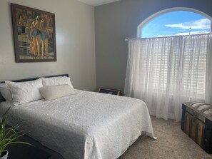 2 chambres, fer et planche à repasser, Wi-Fi, draps fournis