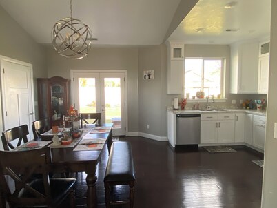 Charming 2-bedroom house in Beaver with AC, WiFi. Enjoy your stay