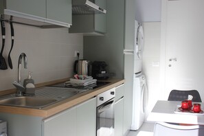 Fridge, microwave, oven, stovetop - Alicemaria Vatican comfortable apartment 2 rooms (Roma)