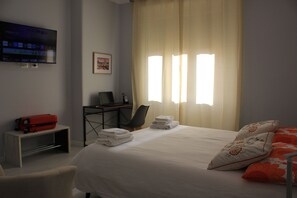 1 bedroom, desk, iron/ironing board, travel crib - Alicemaria Vatican comfortable apartment 2 rooms (Roma)
