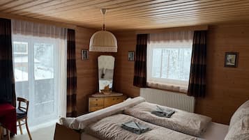 5 bedrooms, WiFi, bed sheets