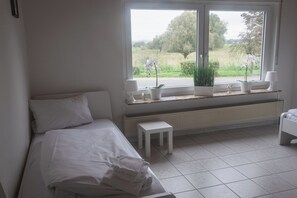 3 Schlafzimmer, Schreibtisch, Reisekinderbett, WLAN