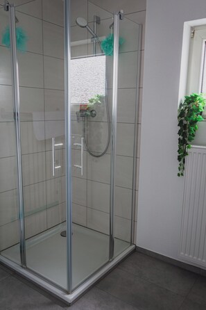 Toallas, jabón, papel de baño