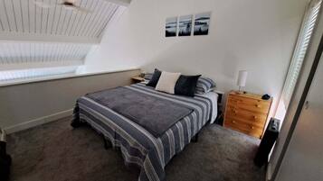 1 bedroom, desk, iron/ironing board, free WiFi