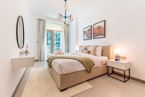 1 quarto, cofres nos quartos, ferros/tábuas de passar roupa