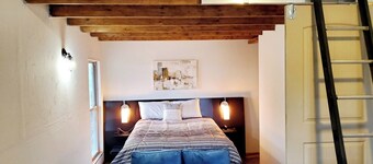 Cozy, quiet studio with AC, heat, laundry and WiFi in lovely Noble