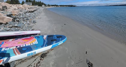 Ruby Cottage on the shores of Sandy River Beach