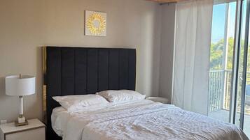 2 bedrooms, in-room safe, desk, iron/ironing board