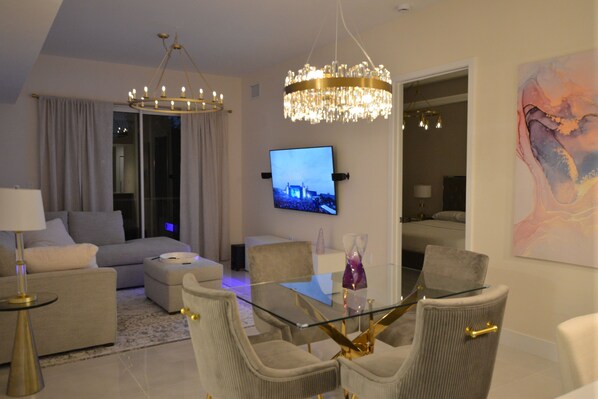 Interior - golf paradise at botanika fairways, minutes to the beach , clean modern setting (Bonita Springs)