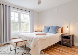 1 dormitori, escriptori, planxa i posts de planxar i wifi 