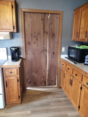 Private kitchen - 5-bedroom house in Edwards with AC, WiFi,lakefront, beautiful view, private dock (Edwards)