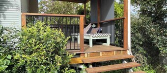 Boutique granny flat— A/C +Wifi+ Parking+ Deck