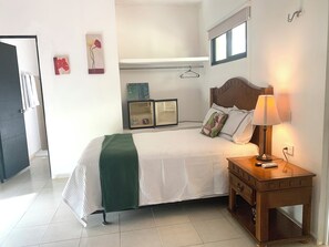 1 bedroom, iron/ironing board, WiFi, bed sheets - Cozy hotel suite in pleasant Homún with WiFi, AC (Homún)