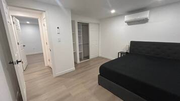 2 bedrooms, iron/ironing board, travel cot, free WiFi