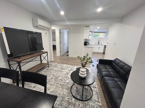 2 bedrooms near Downtown, Airport, Stadiums, light rail, train