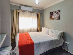 2 bedrooms, iron/ironing board, bed sheets