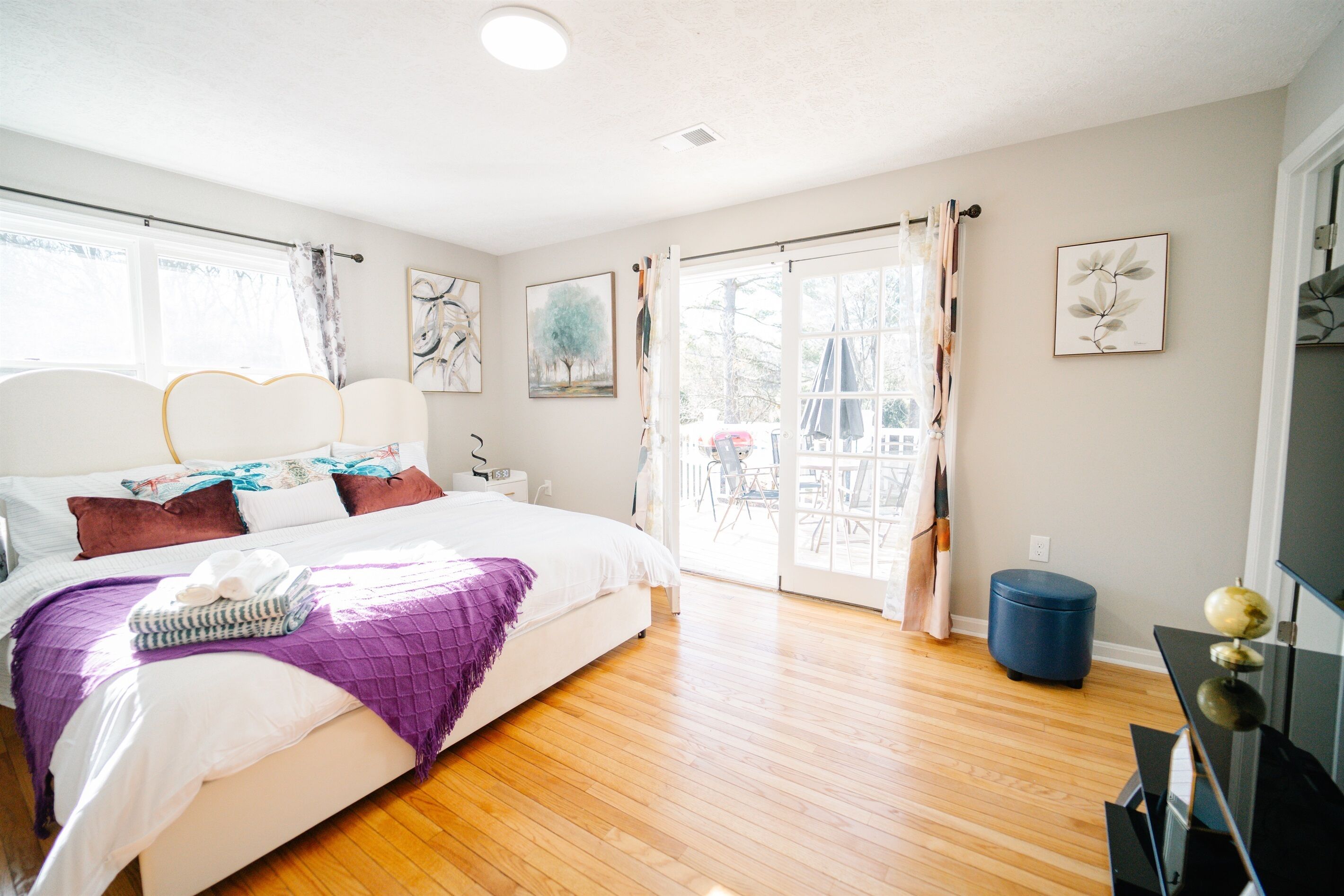 5 slaapkamers, een bureau, een strijkplank/strijkijzer, gratis wifi