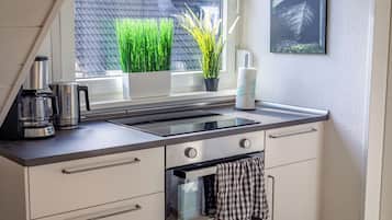 Frigorifero, forno, piano cottura, lavastoviglie