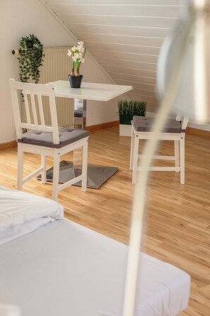 4 bedrooms, desk, travel crib, free WiFi - Vacation apartment I Am Holzlachgraben - perfect for up to 6 people (Alsbach-Hähnlein)