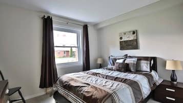 3 habitaciones, tabla de planchar con plancha, wifi y ropa de cama