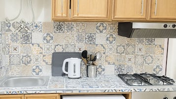 Departamento Premium, 3 habitaciones, balcón | Cocina privada | Refrigerador con congelador, microondas y parrilla de estufa