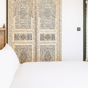 Couette en duvet d'oie, matelas mémoire de forme, rideaux occultants