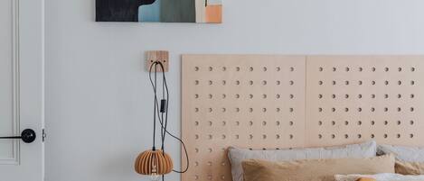 2 habitaciones, escritorio, tabla de planchar con plancha y wifi gratis