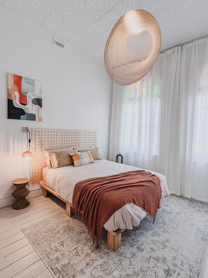 2 bedrooms, desk, iron/ironing board, free WiFi