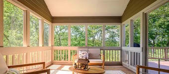 Luxury on the Green - 5-bedroom 4-bath house w/ pool table, foosball & arcade