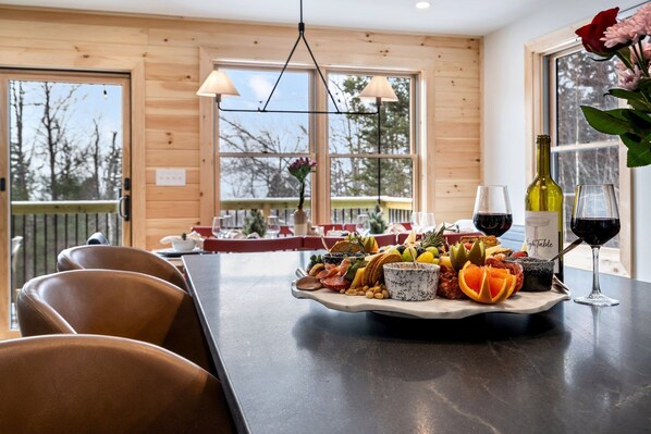 Dining - Family Friendly! HotTub! Game Room! Dogs OK! A/C! (Bethel)