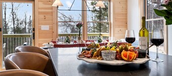 Close to Skiing! HotTub! Game Rm! Sleeps 12!