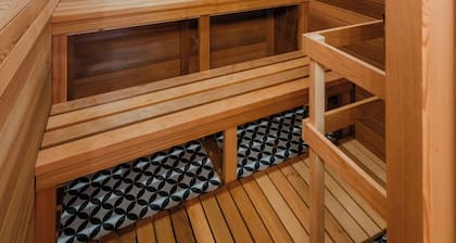 Luxurious Downtown Digs