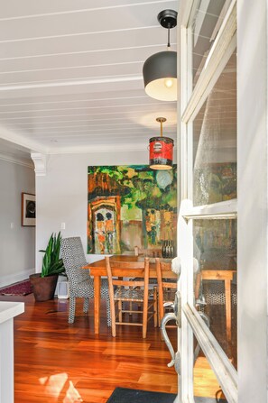 Dining - Luxurious Downtown Digs (Napa)