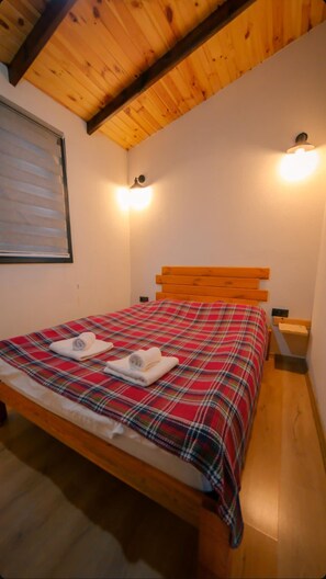 Luksusbungalow | Sengetøy av topp kvalitet, senger med overmadrass og minibar (inkludert)