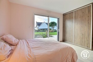 6 bedrooms, iron/ironing board, travel cot, free WiFi