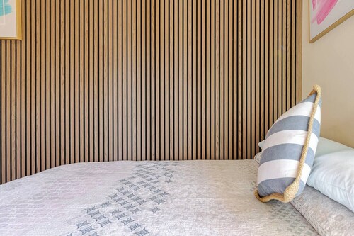 Funky Corner 1 Brm House  by Taigum -A/C+Wifi+Deck